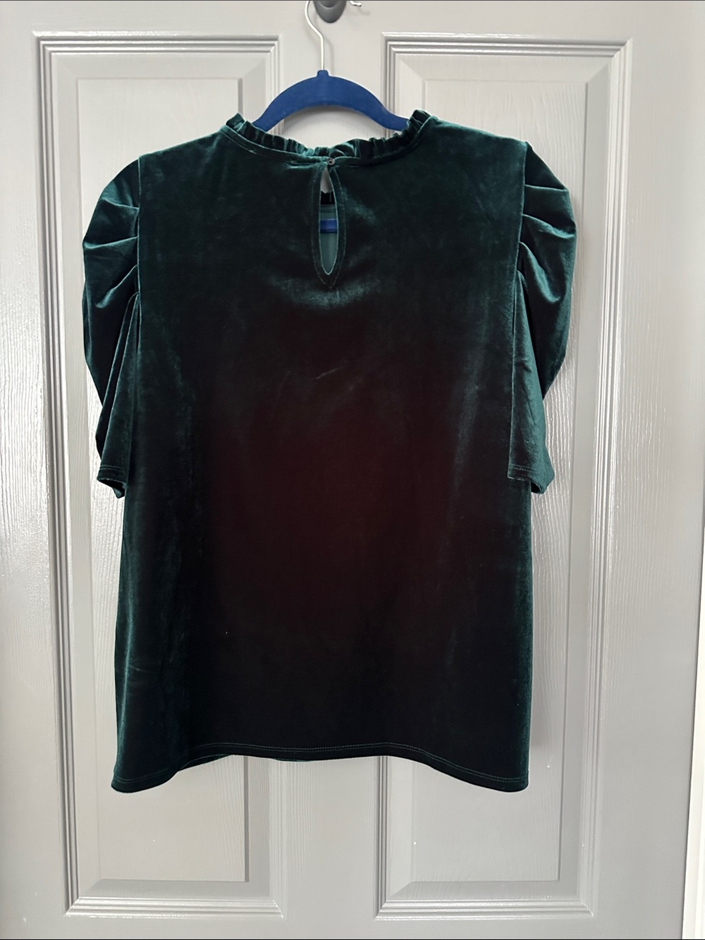 CeCe Emerald Velvet Ruffle Sleeve Top NWOT - Picture 2 of 2